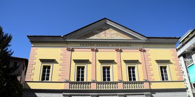 La facciata del Teatro Giacosa La facciata del Teatro Giacosa
