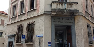 Gli uffici comunali  - ingressi Via Cavour angolo Via Piave e Via Piave 2