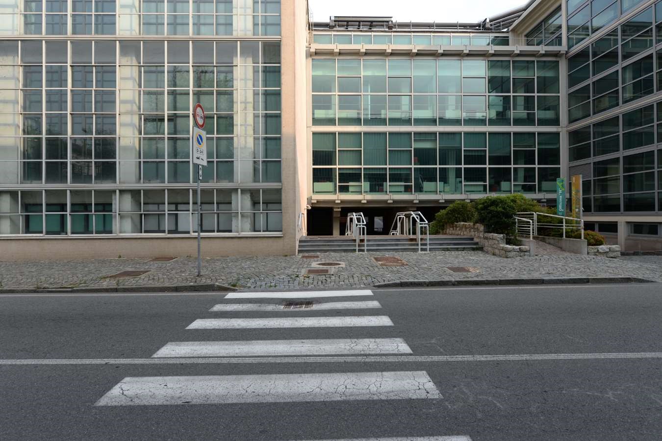 Officine Ico - ingresso Via Montenavale Officine Ico - ingresso Via Montenavale