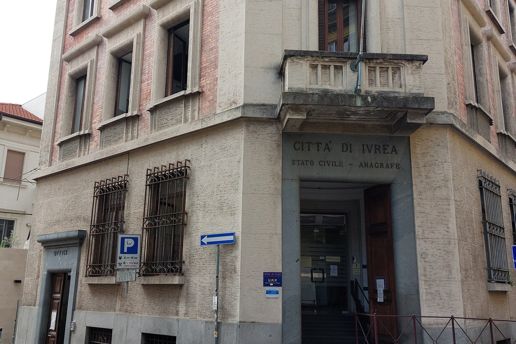 Gli uffici comunali  - ingressi Via Cavour angolo Via Piave e Via Piave 2