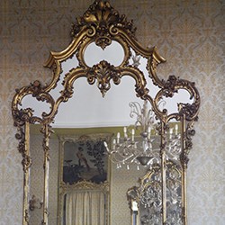 Sala Dorata - specchiera dorata