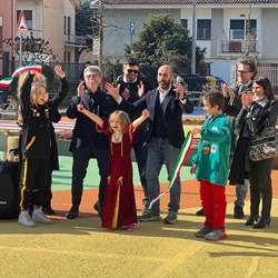 Piazza in corso alla Fiorana_taglio del nastro