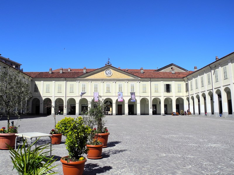Piazza Ottinetti Piazza Ottinetti